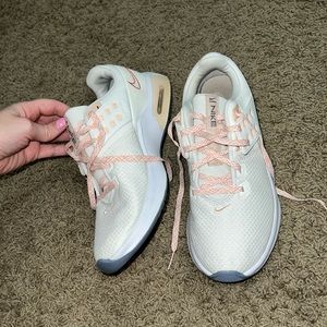 Nike tennis shoes size 8.5